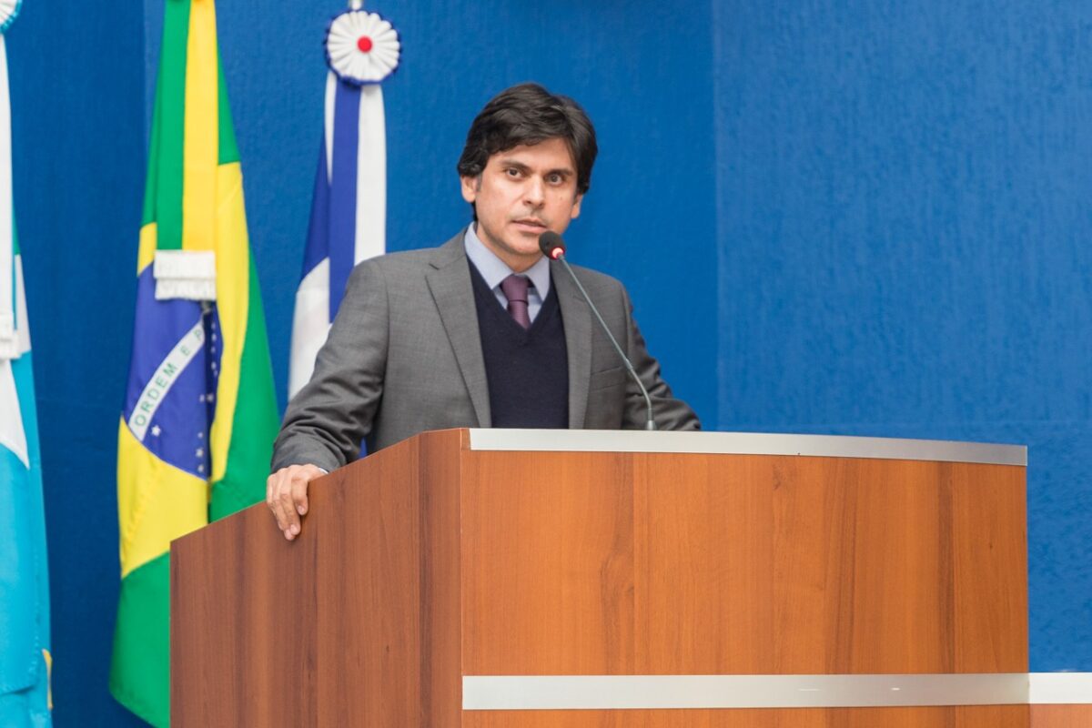 Vereadores outorgam honrarias a secretários municipais Vereadores outorgam honrarias a secretários municipais