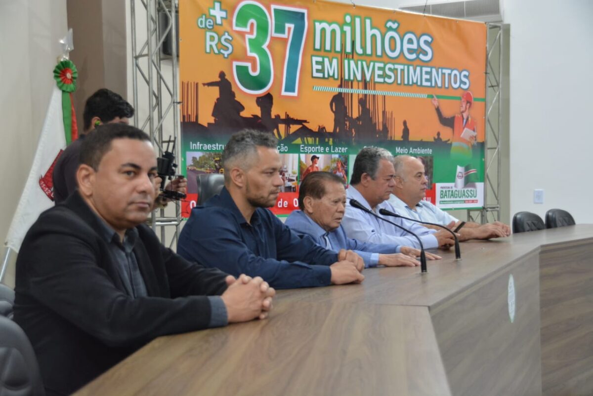 Prefeito lança maior pacote de obras da história de Bataguassu Prefeito lança maior pacote de obras da história de Bataguassu