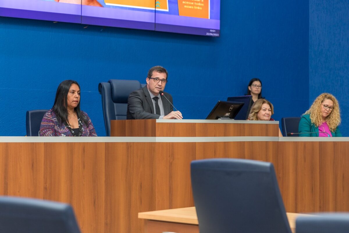 Câmara outorga seis títulos de cidadão três-lagoense, além de moções Câmara outorga seis títulos de cidadão três-lagoense, além de moções