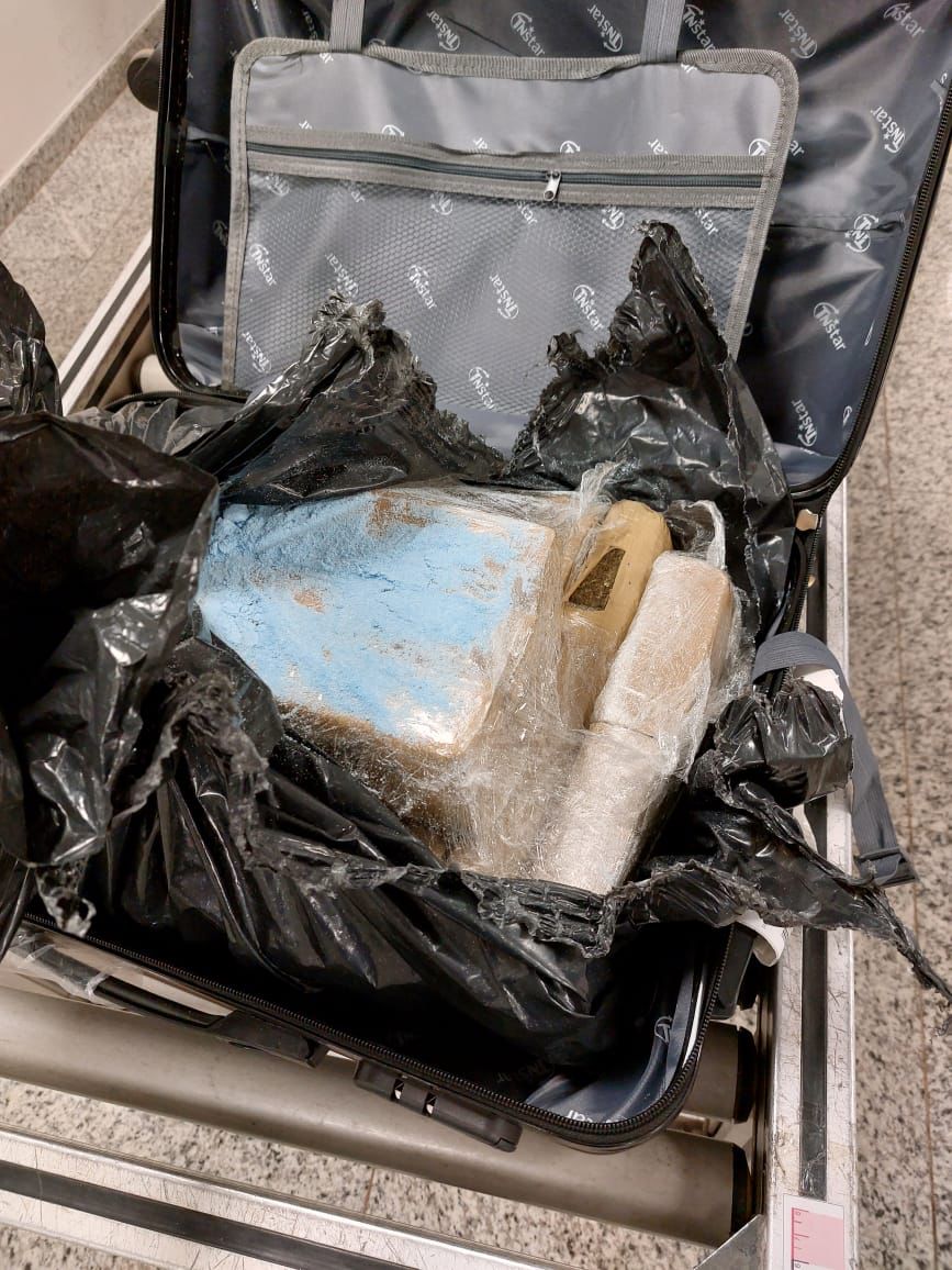 PF prende mulher por tráfico de drogas no aeroporto de Campo Grande PF prende mulher por tráfico de drogas no aeroporto de Campo Grande