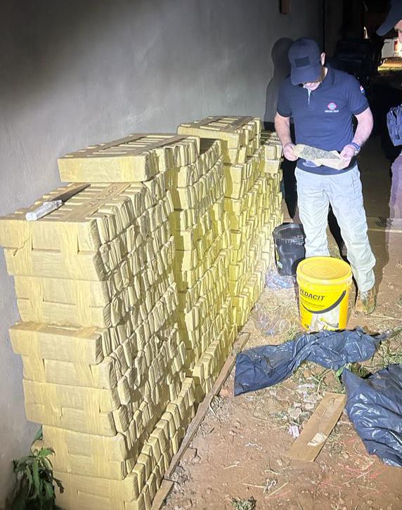 PF e Senad/Paraguai retiram de circulação mais duas toneladas de drogas PF e Senad/Paraguai retiram de circulação mais duas toneladas de drogas