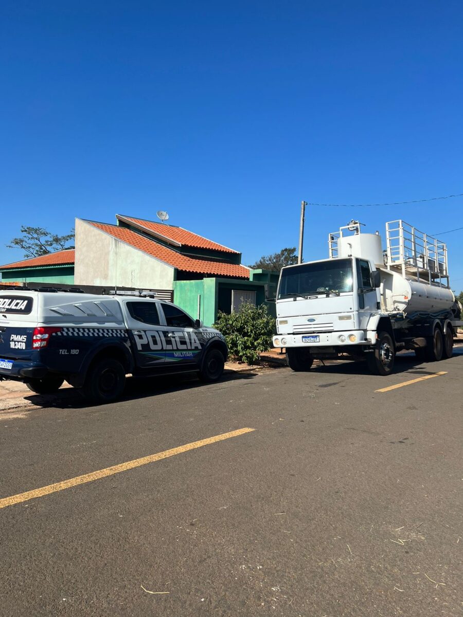 Policiais militares combatem incêndio em residência no município de Brasilândia Policiais militares combatem incêndio em residência no município de Brasilândia