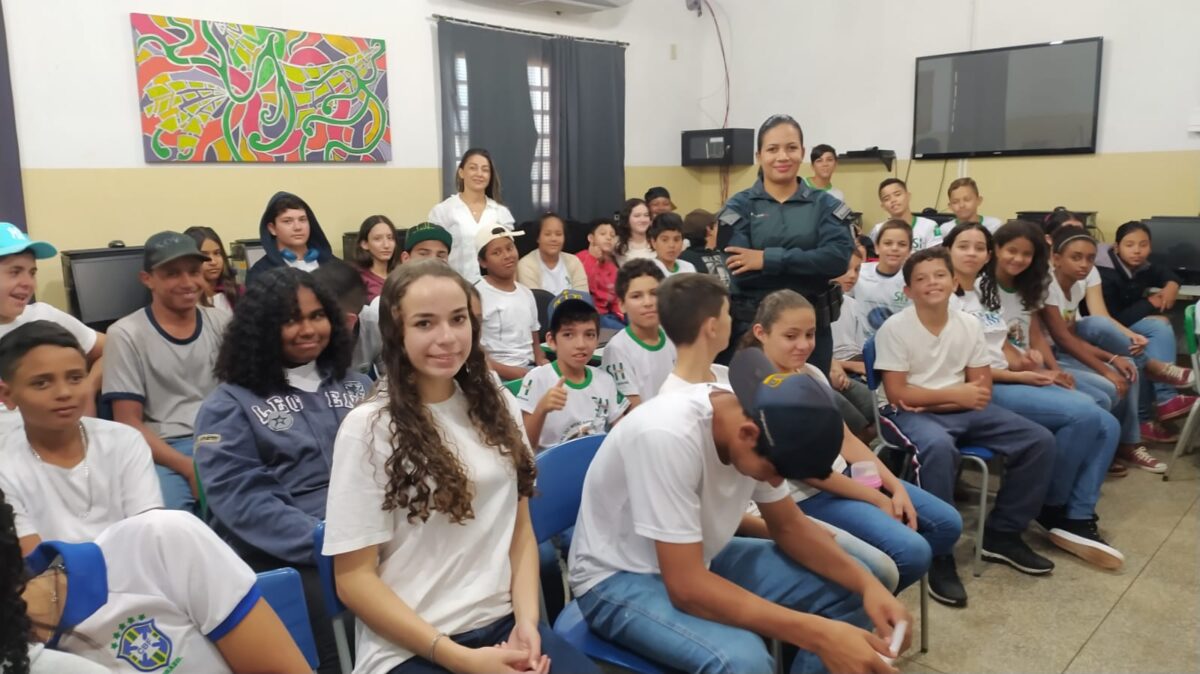 Polícia Militar realiza palestra sobre “Bullying e Violência” na Escola Municipal Delmiro S. Bonin no Assentamento Angico