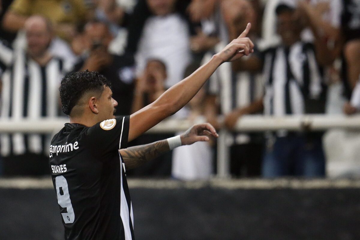 Brasileirão: Botafogo vence mais uma, Palmeiras e Flamengo encostam e Corinthians tropeça novamente