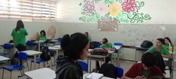 Estudantes no Controle está na terceira fase e participantes recebem visita da equipe organizadora