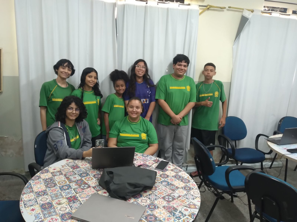 Estudantes no Controle está na terceira fase e participantes recebem visita da equipe organizadora