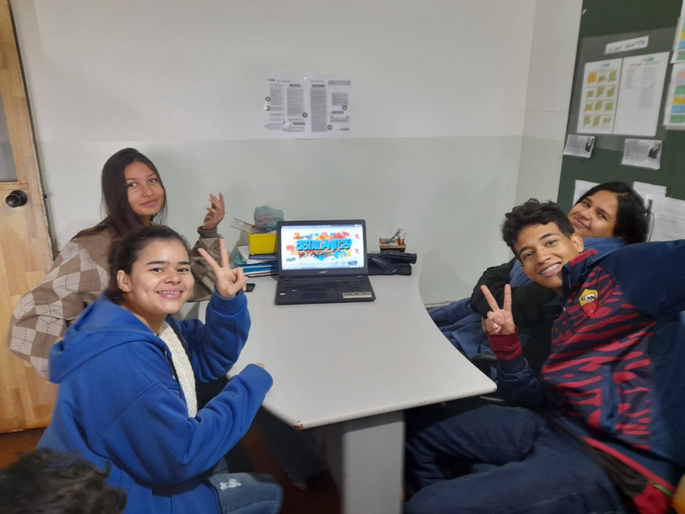 Estudantes no Controle está na terceira fase e participantes recebem visita da equipe organizadora