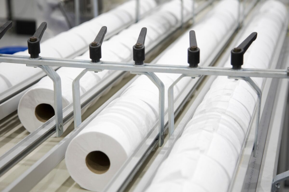 Suzano conclui compra do negócio de Tissue da Kimberly-Clark e se torna líder do mercado brasileiro no segmento de papel higiênico