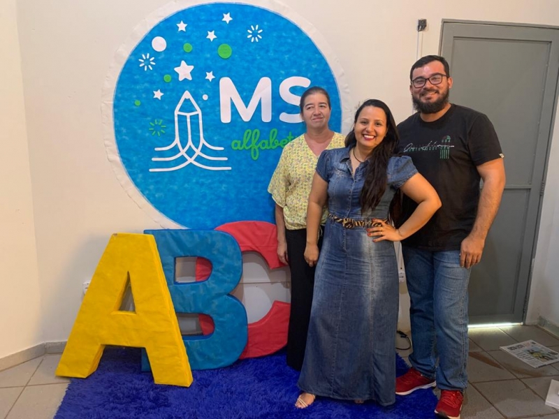 Escola de Inocência recebe prêmio e fica entre as 60 melhores escolas de MS Escola de Inocência recebe prêmio e fica entre as 60 melhores escolas de MS