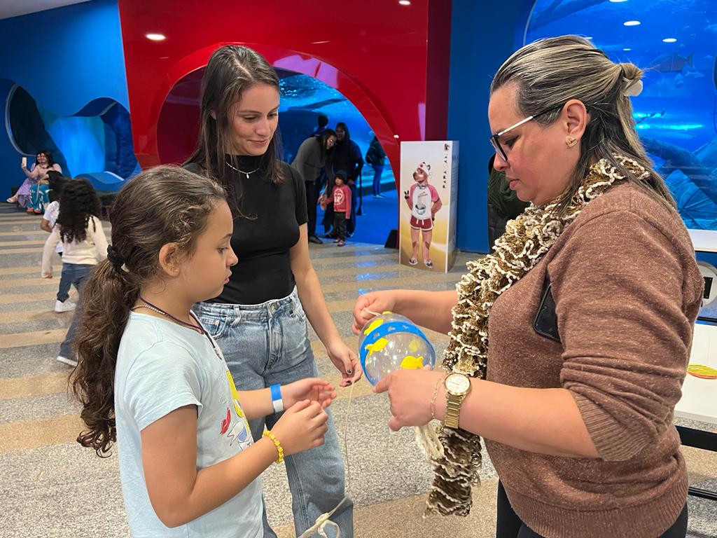 Material reutilizável se torna brinquedo e ensina crianças a preservarem o meio ambiente no Bioparque Pantanal