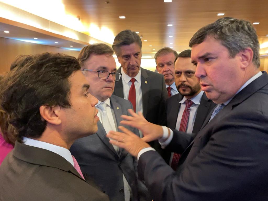 Em reunião com governadores, Eduardo Riedel defende que reforma seja para o País