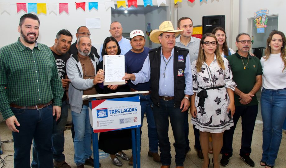Prefeito Angelo Guerreiro assina ordem de serviço de construção de 4 novas praças