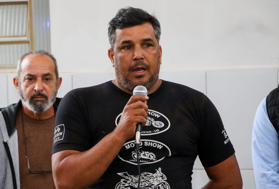 Prefeito Angelo Guerreiro assina ordem de serviço de construção de 4 novas praças
