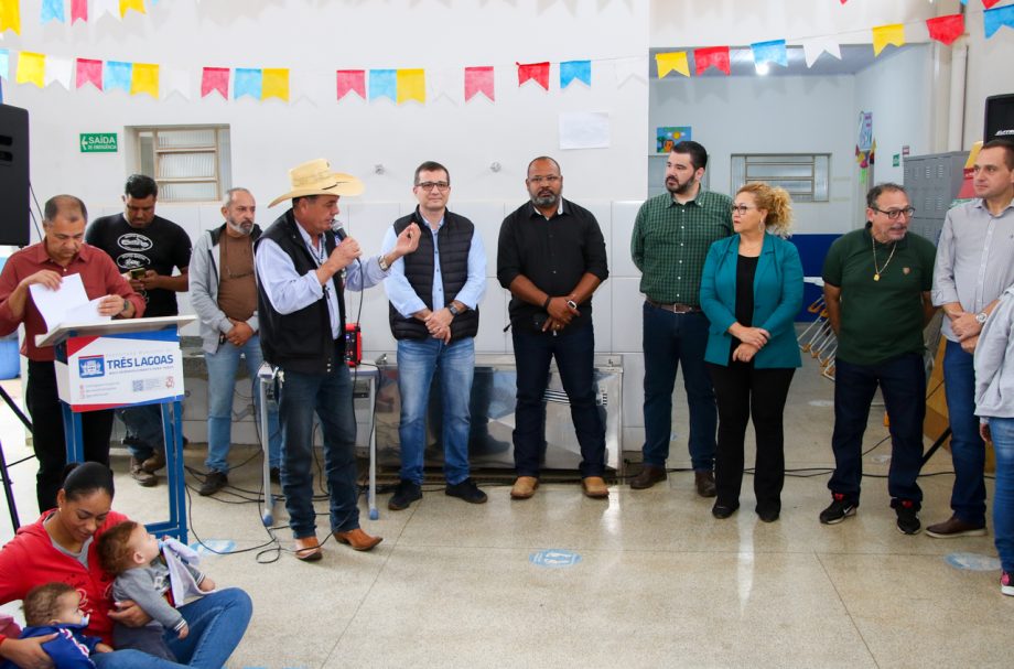 Prefeito Angelo Guerreiro assina ordem de serviço de construção de 4 novas praças