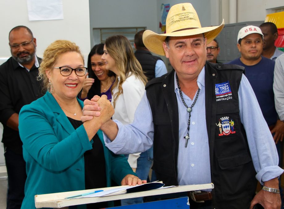 Prefeito Angelo Guerreiro assina ordem de serviço de construção de 4 novas praças