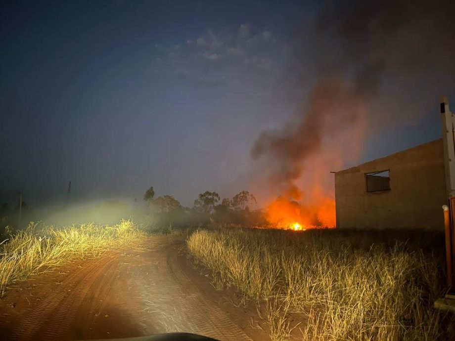 Defesa Civil e Bombeiros atendem mais um incêndio próximo à área de preservação em TL