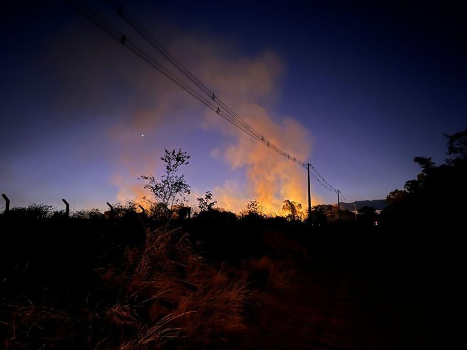 Defesa Civil e Bombeiros atendem mais um incêndio próximo à área de preservação em TL