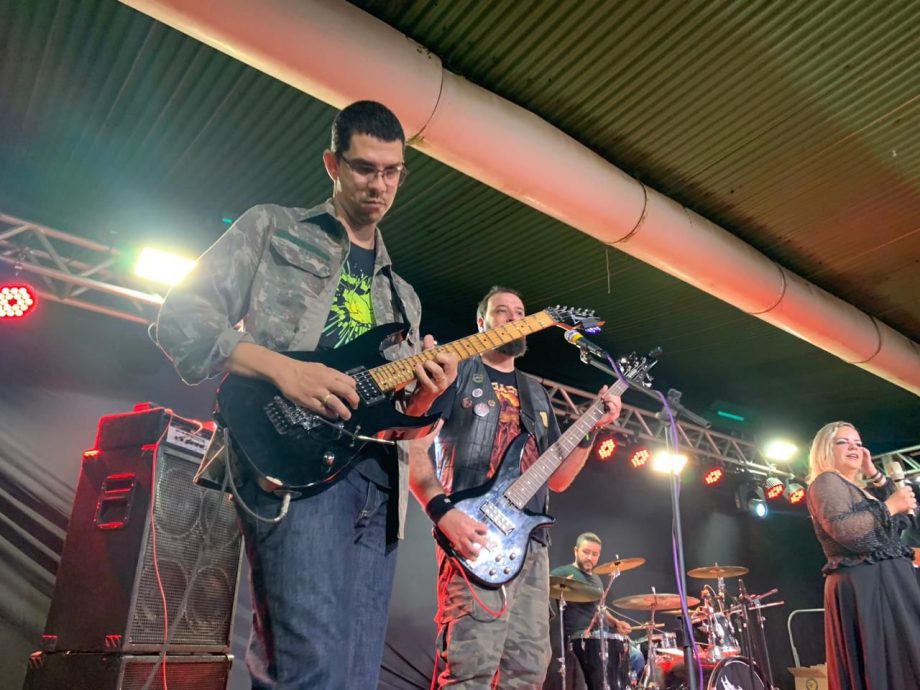 Bandas Adulfe e Black Night celebraram Dia do Rock, em evento da AROC e Cultura