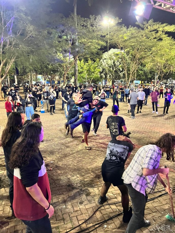 Bandas Adulfe e Black Night celebraram Dia do Rock, em evento da AROC e Cultura