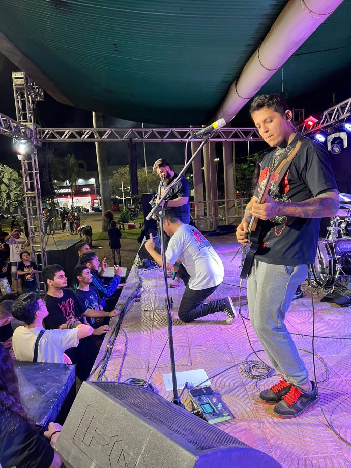 Bandas Adulfe e Black Night celebraram Dia do Rock, em evento da AROC e Cultura