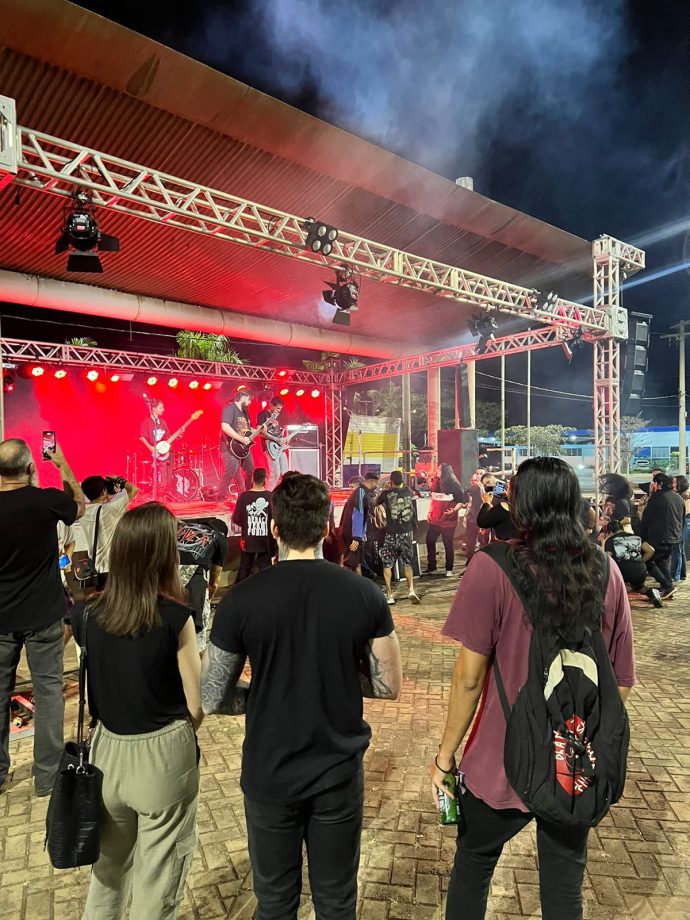 Bandas Adulfe e Black Night celebraram Dia do Rock, em evento da AROC e Cultura