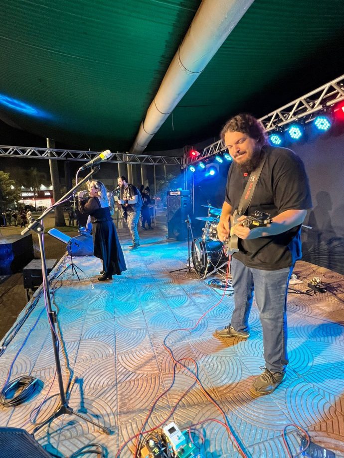 Bandas Adulfe e Black Night celebraram Dia do Rock, em evento da AROC e Cultura