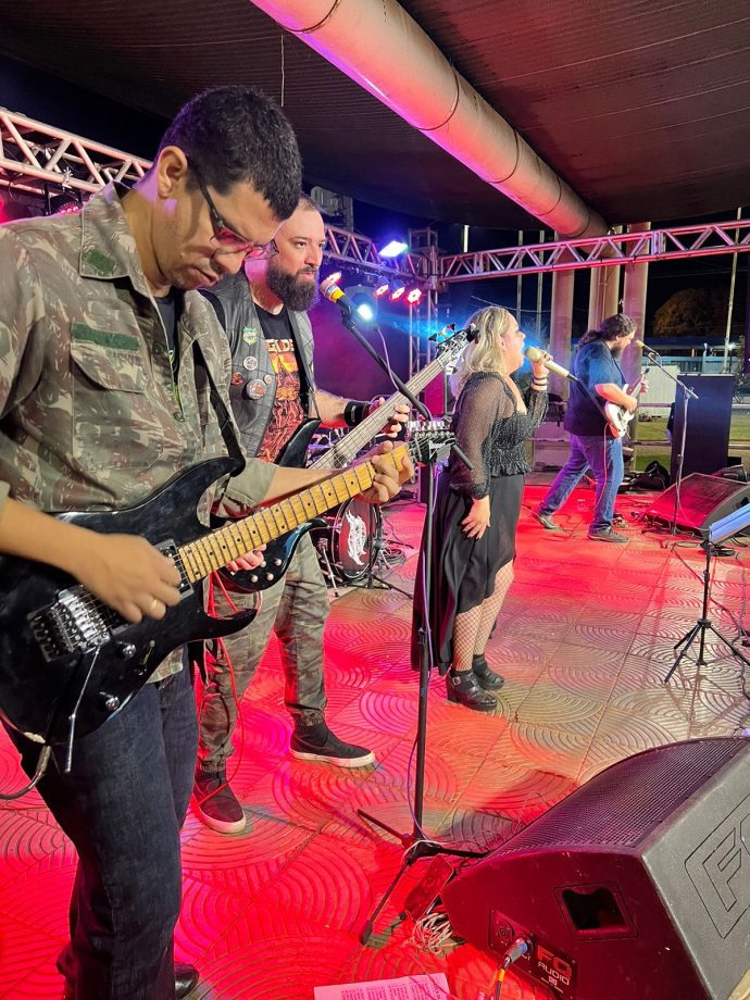 Bandas Adulfe e Black Night celebraram Dia do Rock, em evento da AROC e Cultura