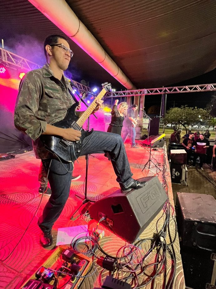 Bandas Adulfe e Black Night celebraram Dia do Rock, em evento da AROC e Cultura
