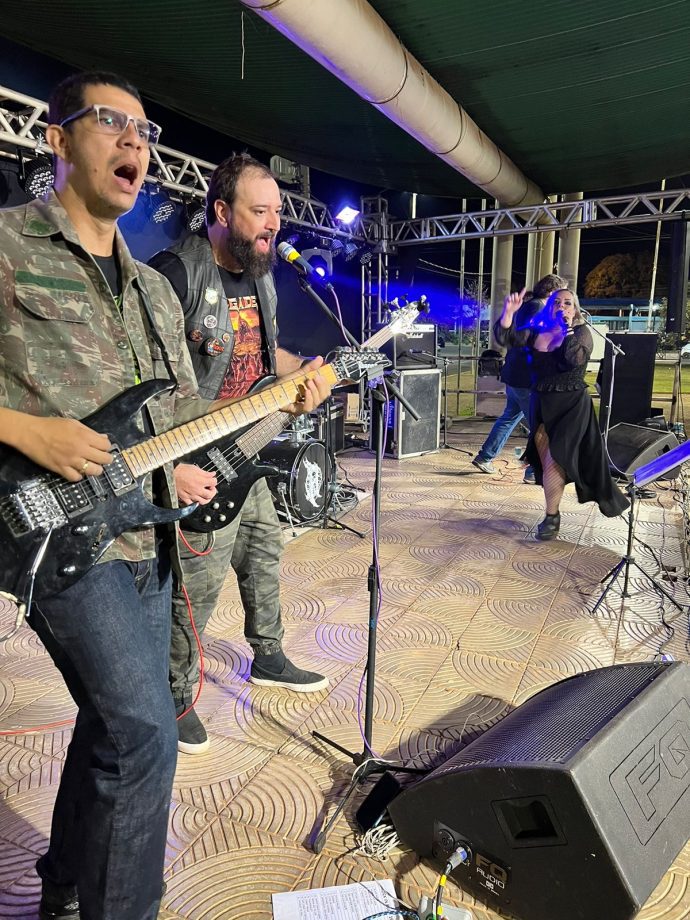 Bandas Adulfe e Black Night celebraram Dia do Rock, em evento da AROC e Cultura