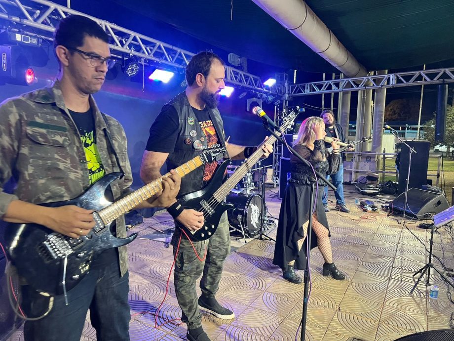 Bandas Adulfe e Black Night celebraram Dia do Rock, em evento da AROC e Cultura