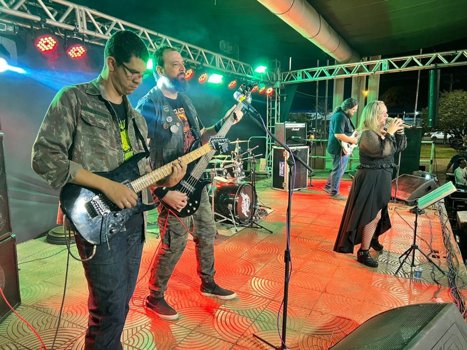Bandas Adulfe e Black Night celebraram Dia do Rock, em evento da AROC e Cultura