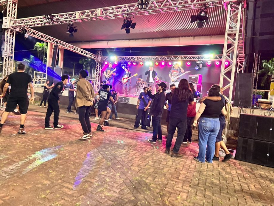 Bandas Adulfe e Black Night celebraram Dia do Rock, em evento da AROC e Cultura