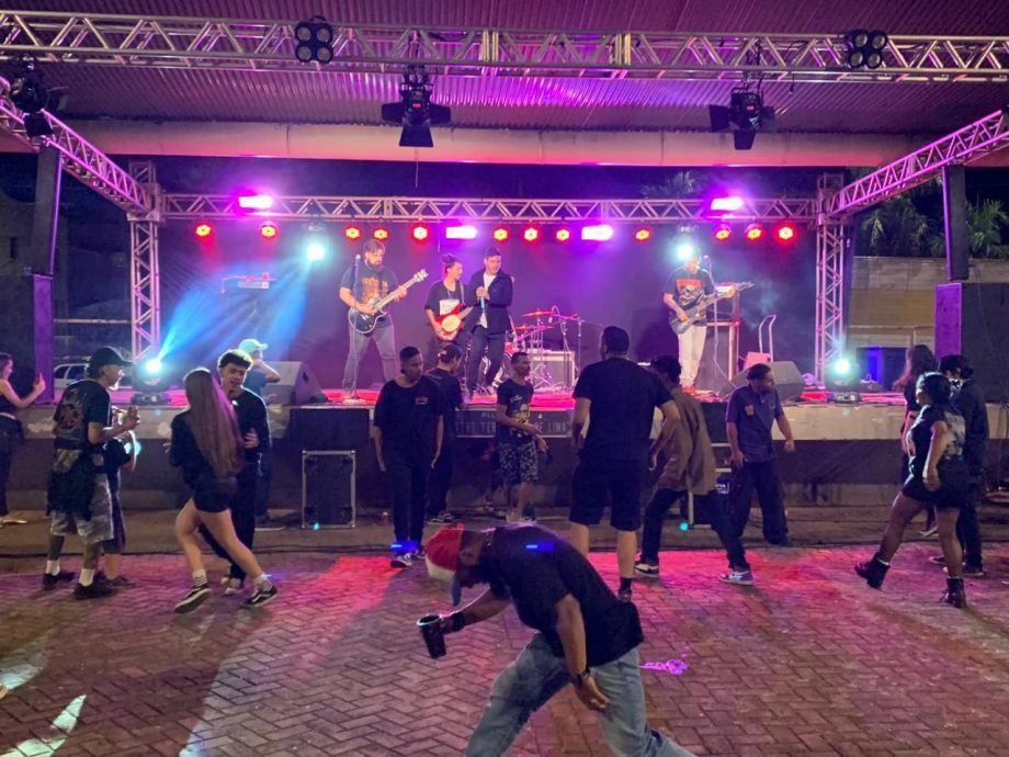 Bandas Adulfe e Black Night celebraram Dia do Rock, em evento da AROC e Cultura