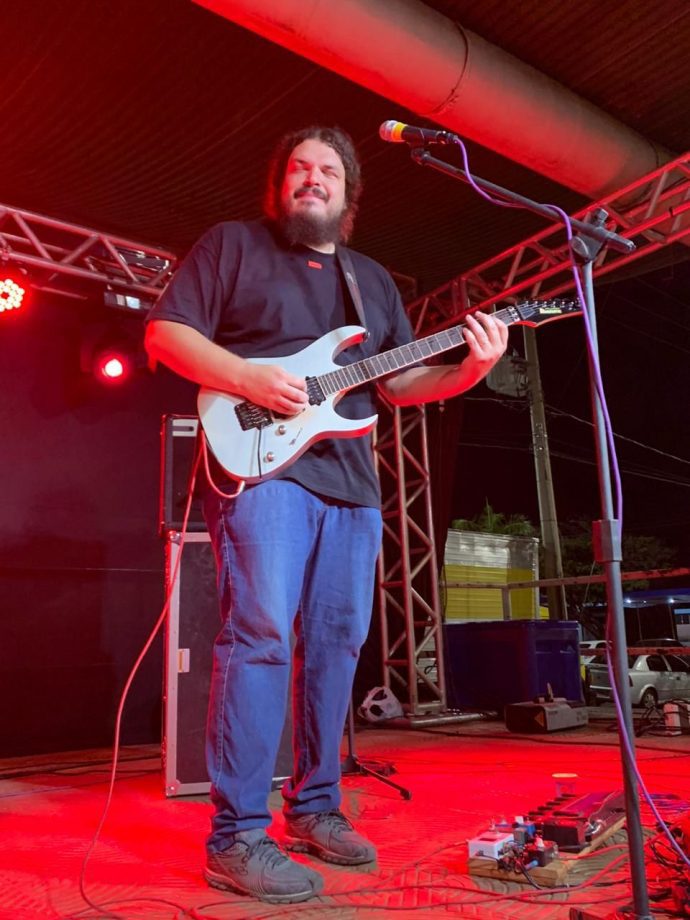 Bandas Adulfe e Black Night celebraram Dia do Rock, em evento da AROC e Cultura