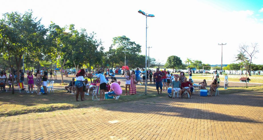 SUCESSO DE PÚBLICO- Primeira edição do Tardezinha leva mais de 2 mil pessoas no Balneário