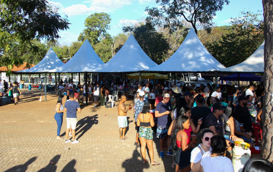 SUCESSO DE PÚBLICO- Primeira edição do Tardezinha leva mais de 2 mil pessoas no Balneário
