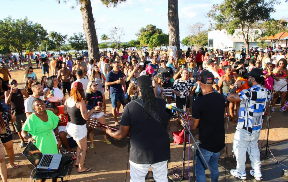 SUCESSO DE PÚBLICO- Primeira edição do Tardezinha leva mais de 2 mil pessoas no Balneário