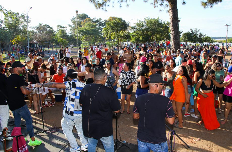 SUCESSO DE PÚBLICO- Primeira edição do Tardezinha leva mais de 2 mil pessoas no Balneário