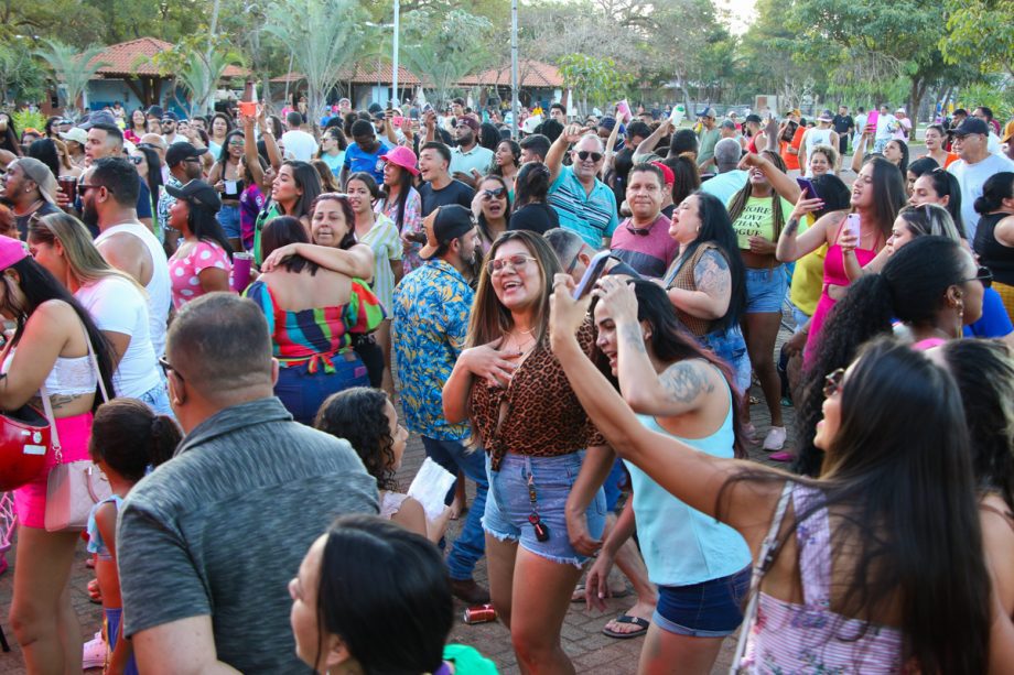 SUCESSO DE PÚBLICO- Primeira edição do Tardezinha leva mais de 2 mil pessoas no Balneário
