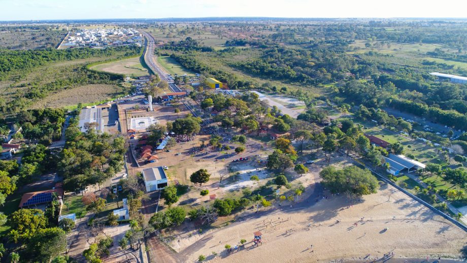 SUCESSO DE PÚBLICO- Primeira edição do Tardezinha leva mais de 2 mil pessoas no Balneário
