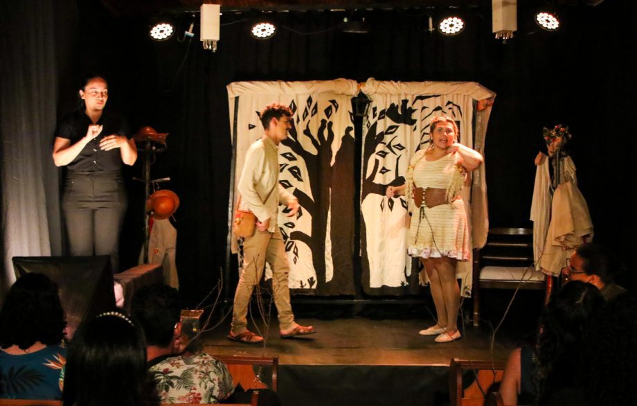 Espetáculo teatral inclusivo para surdos emociona e marca o aniversário de 4 anos da Central de Intérprete de Libras em Três Lagoas