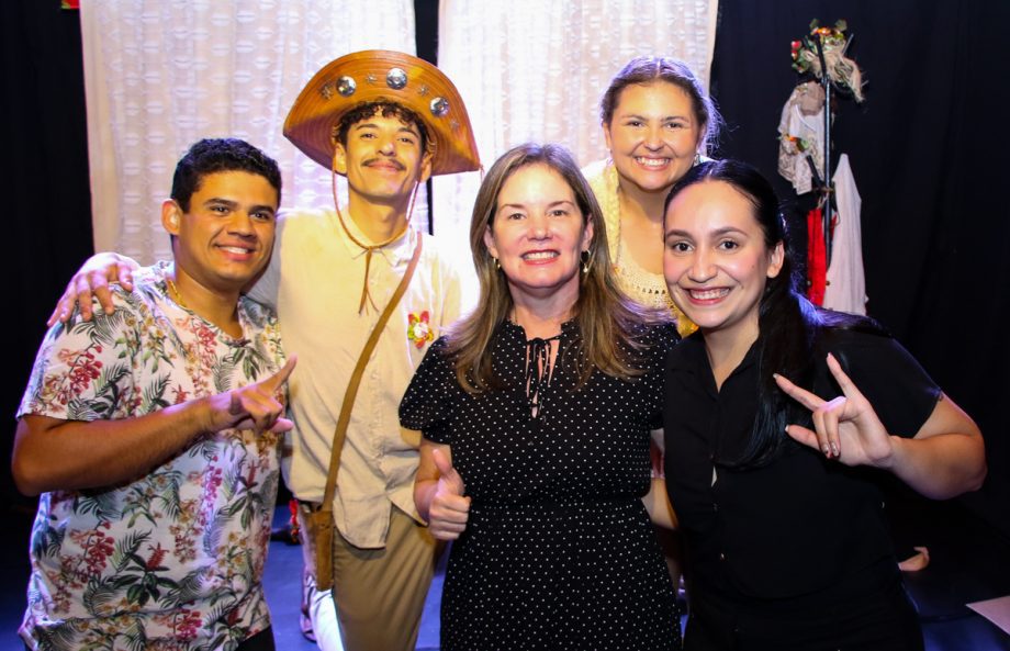 Espetáculo teatral inclusivo para surdos emociona e marca o aniversário de 4 anos da Central de Intérprete de Libras em Três Lagoas