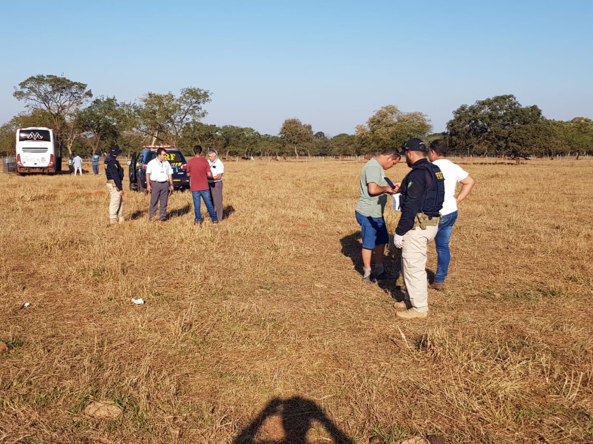 Motorista morre e passageiros de ônibus ficam feridos em grave acidente na ‘rodovia da morte’, BR-262 Motorista morre e passageiros de ônibus ficam feridos em grave acidente na ‘rodovia da morte’, BR-262