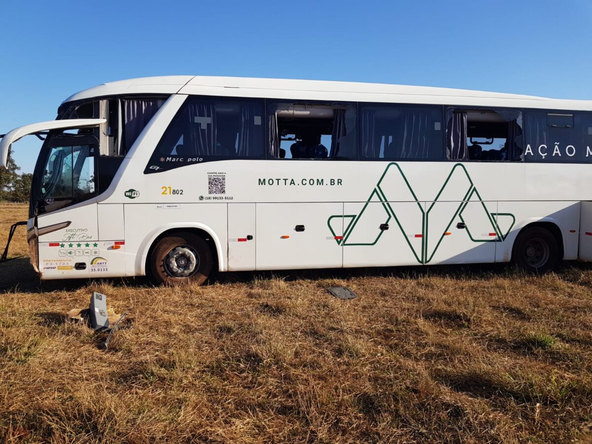 Motorista morre e passageiros de ônibus ficam feridos em grave acidente na ‘rodovia da morte’, BR-262 Motorista morre e passageiros de ônibus ficam feridos em grave acidente na ‘rodovia da morte’, BR-262