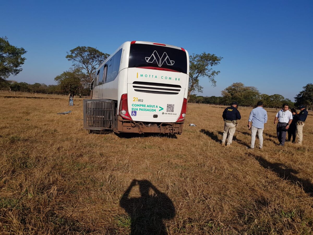 Motorista morre e passageiros de ônibus ficam feridos em grave acidente na ‘rodovia da morte’, BR-262 Motorista morre e passageiros de ônibus ficam feridos em grave acidente na ‘rodovia da morte’, BR-262
