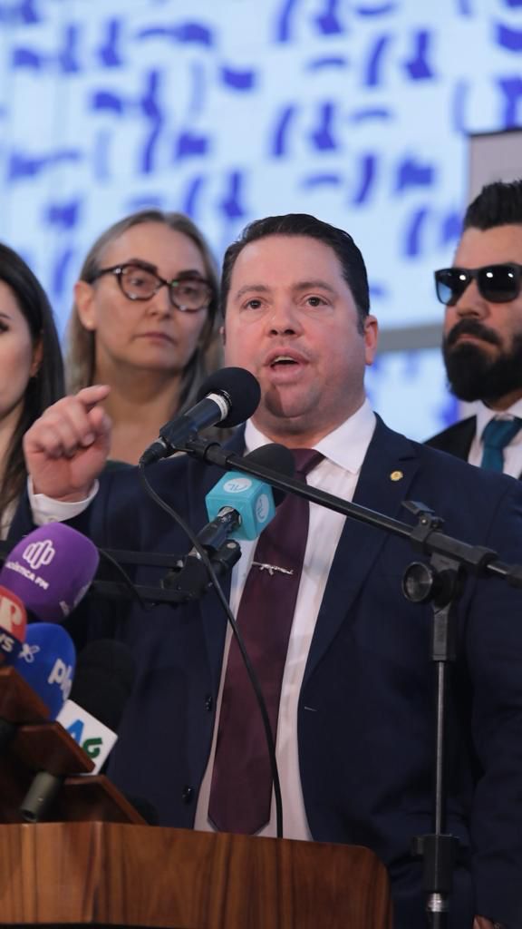 “Brasil não vai ser comunista”, diz Rodolfo Nogueira ao assinar mais um pedido de impeachment de Lula “Brasil não vai ser comunista”, diz Rodolfo Nogueira ao assinar mais um pedido de impeachment de Lula