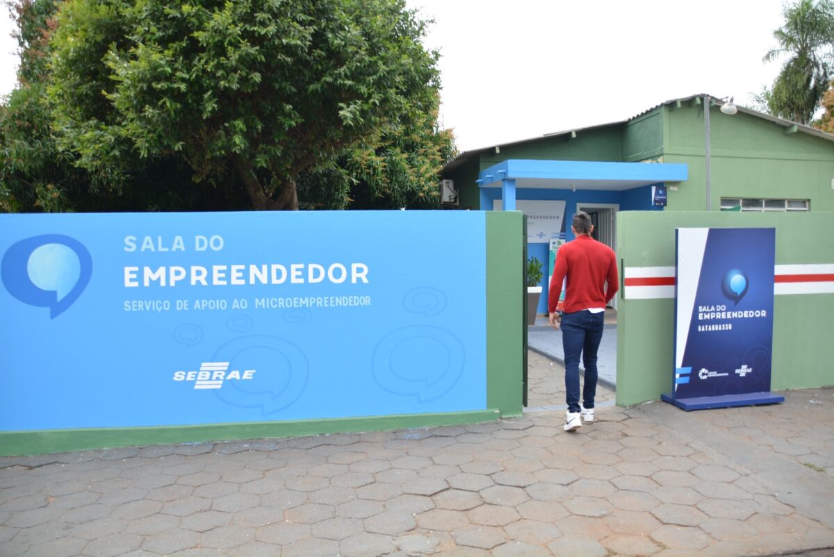 Com novo layout, prefeito Akira reinaugura Sala do Empreendedor em Bataguassu