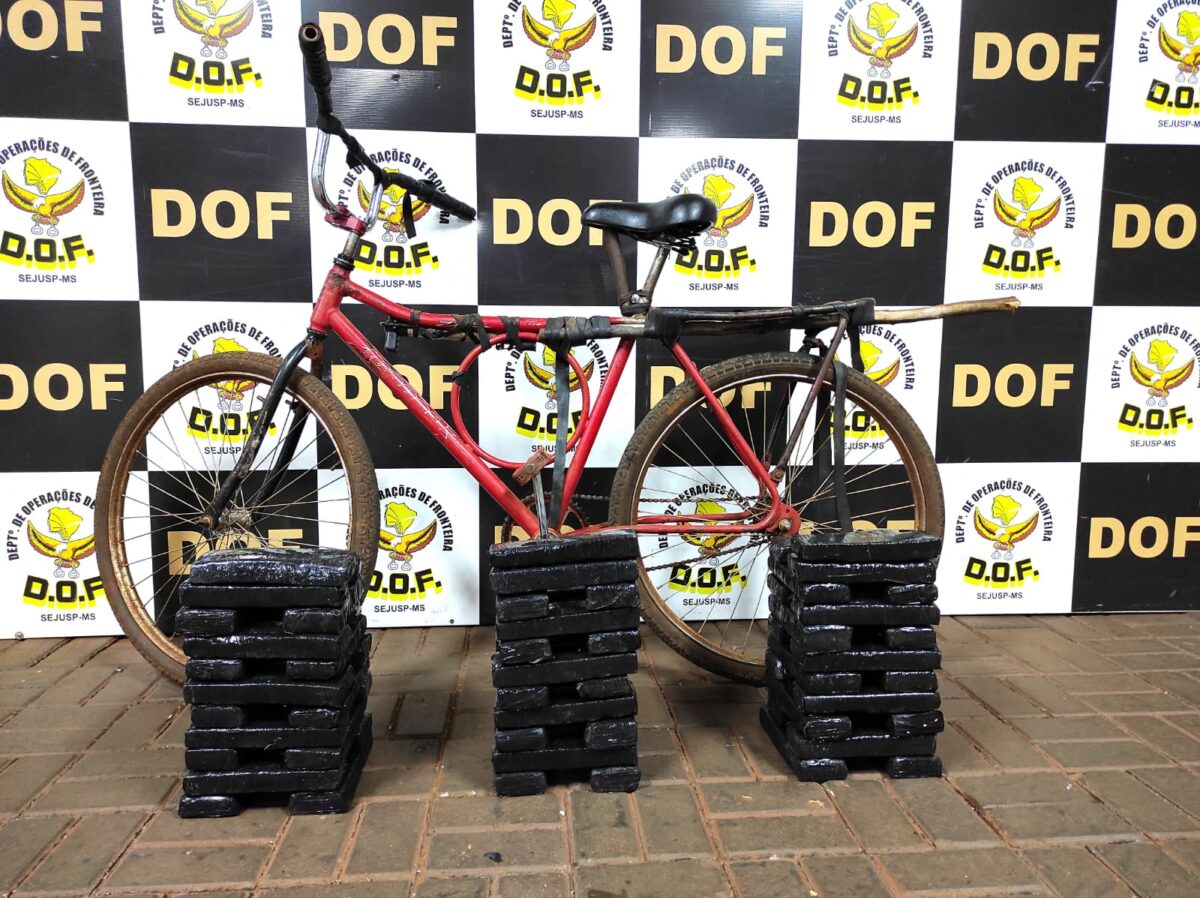 DOF apreende quase 30 quilos de drogas transportados em uma bicicleta