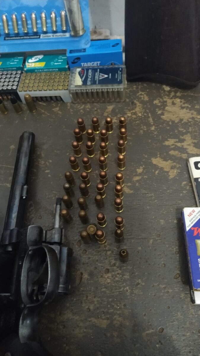 Polícia Militar apreende armas de fogo e munições após atender briga de casal em Três Lagoas
