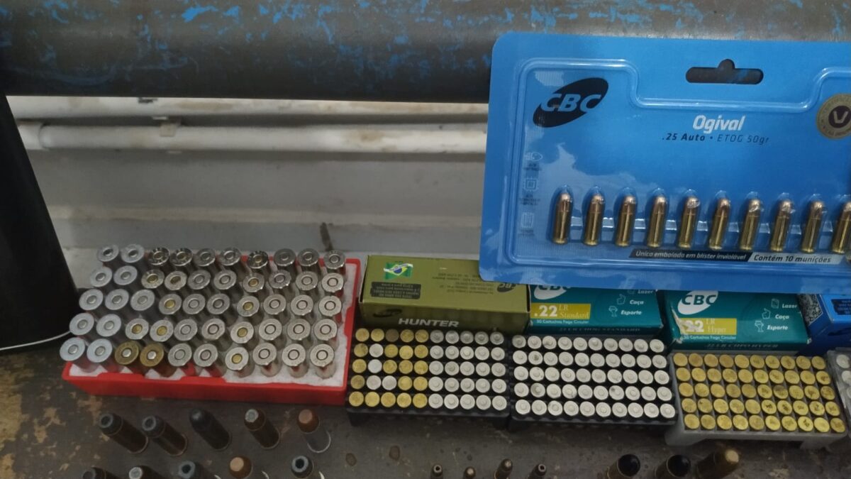 Polícia Militar apreende armas de fogo e munições após atender briga de casal em Três Lagoas